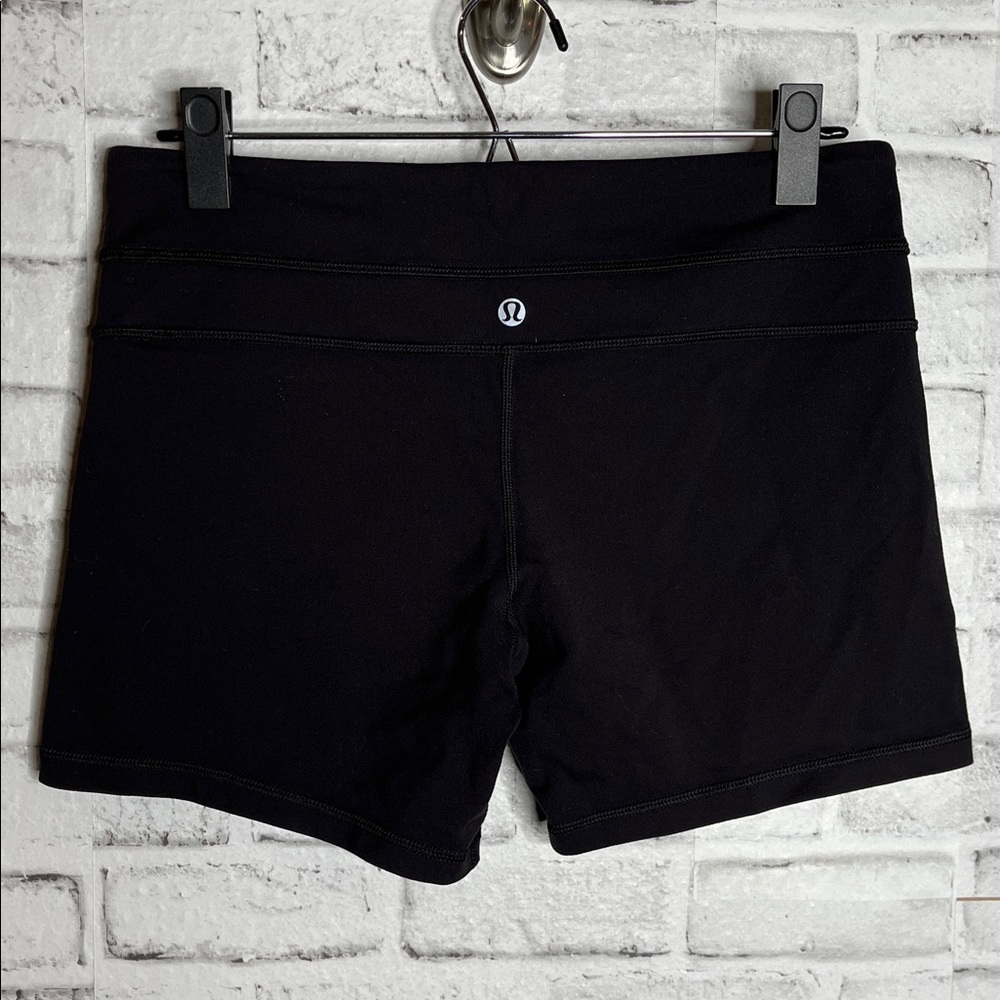 Lululemon black groove shorts